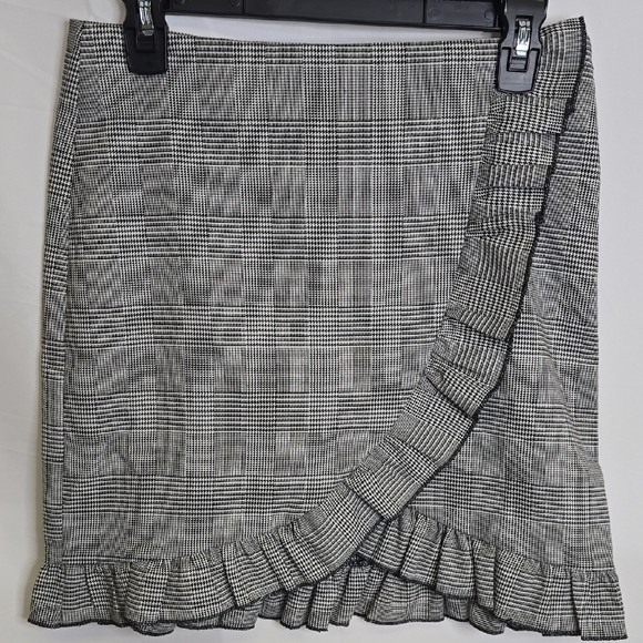 Romeo & Juliet Couture Dresses & Skirts - Romeo & Juliet Houndstooth Ruffle Skirt, Black/White, Women's Size Medium